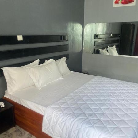 Sunrise Center Bonapriso 111 Hotel Douala Buitenkant foto