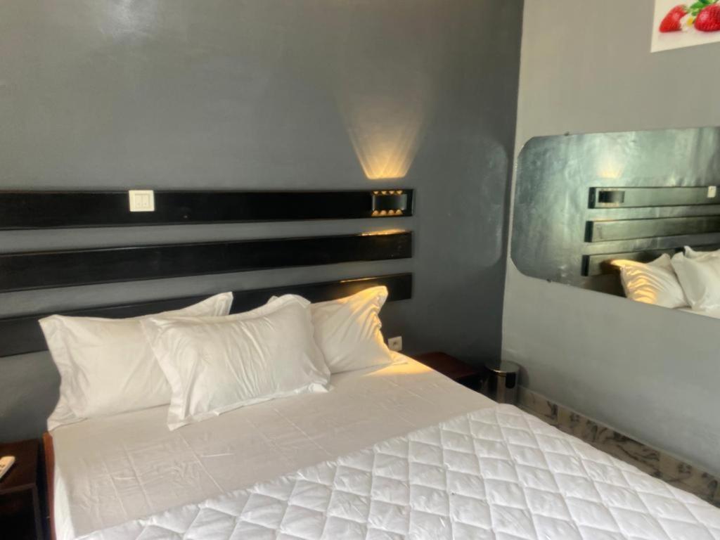 Sunrise Center Bonapriso 111 Hotel Douala Buitenkant foto