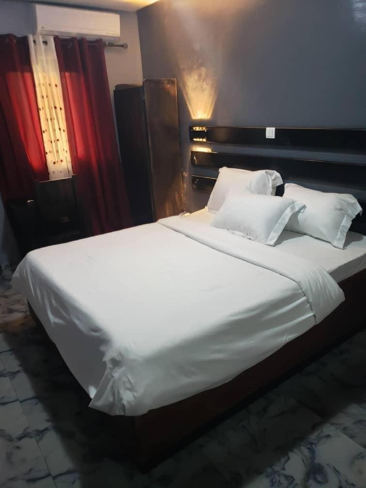 Sunrise Center Bonapriso 111 Hotel Douala Buitenkant foto