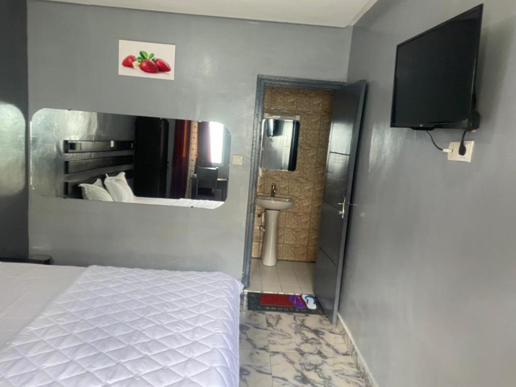 Sunrise Center Bonapriso 111 Hotel Douala Buitenkant foto